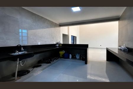 Casa para alugar com 150m², 3 quartos e 4 vagas Casa para alugar com 150m², 3 quartos e 4 vagasCozinha