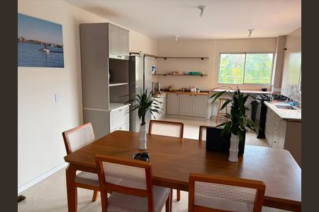 Casa de condomínio para alugar com 180m², 3 quartos e 2 vagas Casa de condomínio para alugar com 180m², 3 quartos e 2 vagasSala