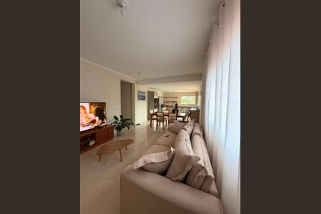 Sala de casa de condomínio para alugar com 3 quartos, 180m² em Vila Oliveira, Mogi das Cruzes