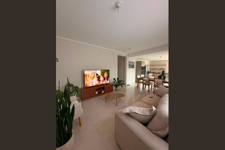 Casa de condomínio para alugar com 180m², 3 quartos e 2 vagas Casa de condomínio para alugar com 180m², 3 quartos e 2 vagasSala