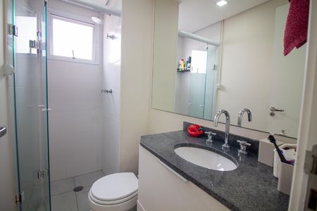 Banheiro de apartamento para alugar com 2 quartos, 51m² em Santo Amaro, São Paulo