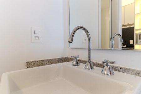 Banheiro de kitnet/studio para alugar com 1 quarto, 24m² em Higienópolis, São Paulo