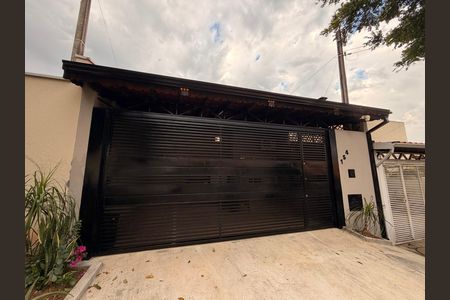 Fachada de casa à venda com 2 quartos, 90m² em Medeiros, Jundiaí