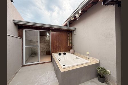 Quintal de casa à venda com 2 quartos, 90m² em Medeiros, Jundiaí