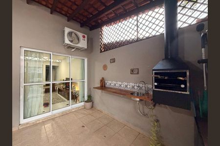 Garagem de casa à venda com 2 quartos, 90m² em Medeiros, Jundiaí