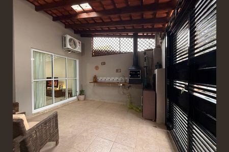 Garagem de casa à venda com 2 quartos, 90m² em Medeiros, Jundiaí