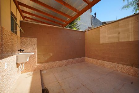 Área de Serviço de casa para alugar com 2 quartos, 75m² em Real Parque, São José