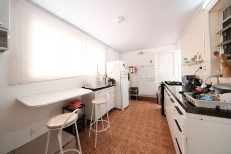 Casa para alugar com 3 quartos, 150m² em Vila Nhocuné, São Paulo