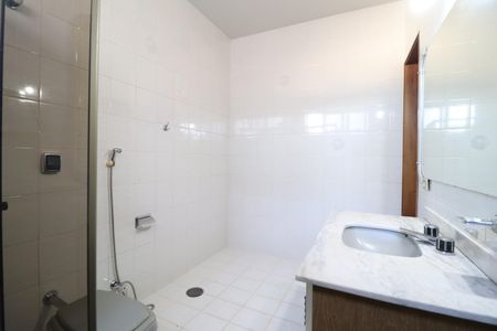 Apartamento para alugar com 230m², 3 quartos e 2 vagasBanheiro do Quarto 3