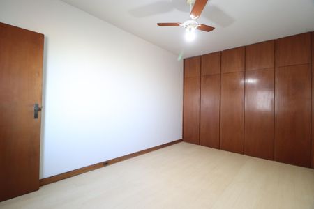 Quarto 1 de apartamento para alugar com 3 quartos, 230m² em Saraiva, Uberlândia