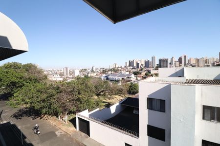Vista de apartamento para alugar com 3 quartos, 230m² em Saraiva, Uberlândia