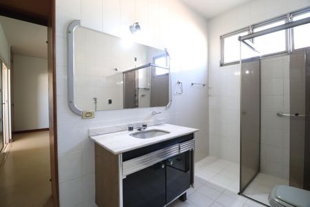 Apartamento para alugar com 230m², 3 quartos e 2 vagasBanheiro do Quarto 3