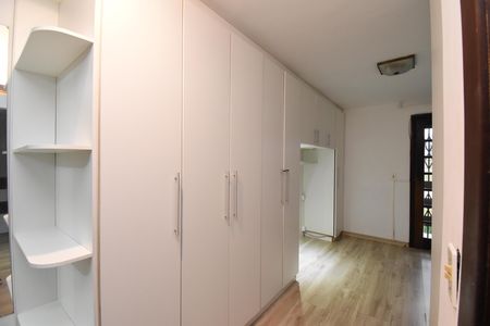 Casa à venda com 153m², 4 quartos e 2 vagasSuíte