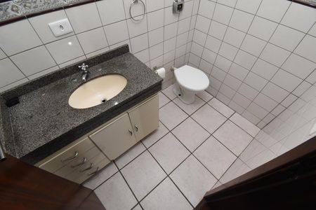 Casa à venda com 153m², 4 quartos e 2 vagasLavabo