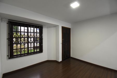 Casa à venda com 153m², 4 quartos e 2 vagasSala