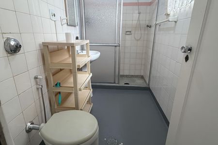 Banheiro de apartamento para alugar com 1 quarto, 45m² em Gonzaga, Santos