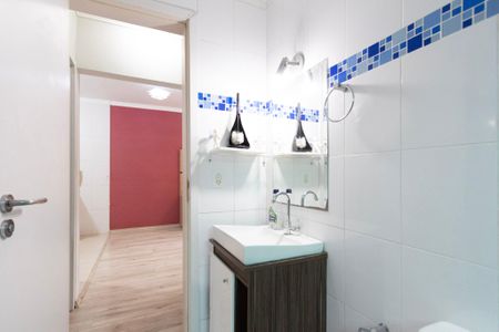 Banheiro  de apartamento para alugar com 2 quartos, 52m² em Vila Odin, Sorocaba