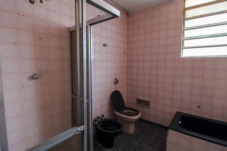 Banheiro da suíte de casa à venda com 3 quartos, 182m² em Jardim Trussardi, São Paulo