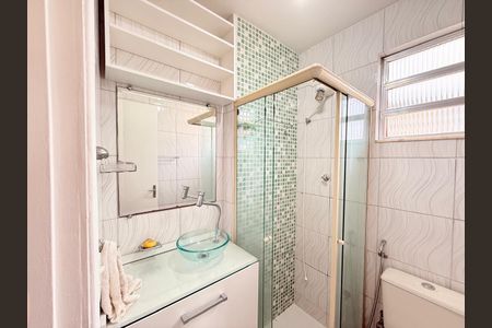 Banheiro  de apartamento à venda com 2 quartos, 51m² em Fonseca, Niterói