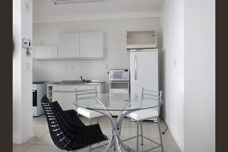Cozinha de apartamento para alugar com 1 quarto, 51m² em Centro, Florianópolis