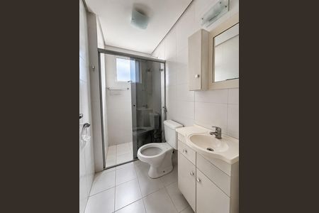 Banheiro de apartamento para alugar com 1 quarto, 51m² em Centro, Florianópolis