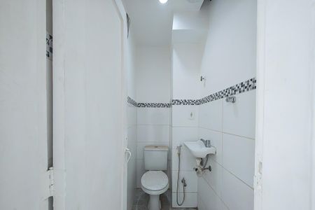 Banheiro de kitnet/studio para alugar com 1 quarto, 28m² em Centro, Rio de Janeiro
