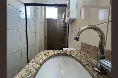 Banheiro Social de apartamento à venda com 2 quartos, 97m² em Parque Turistas, Contagem