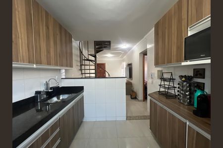 Cozinha de apartamento à venda com 2 quartos, 97m² em Parque Turistas, Contagem