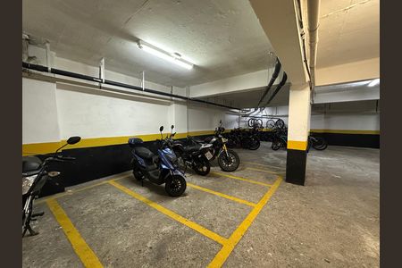 Garagem de apartamento para alugar com 3 quartos, 90m² em Centro, São Vicente