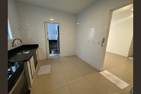 Cozinha de apartamento para alugar com 3 quartos, 90m² em Centro, São Vicente