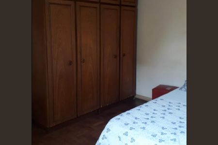 Casa à venda com 180m², 3 quartos e 2 vagas Casa à venda com 180m², 3 quartos e 2 vagasQuarto