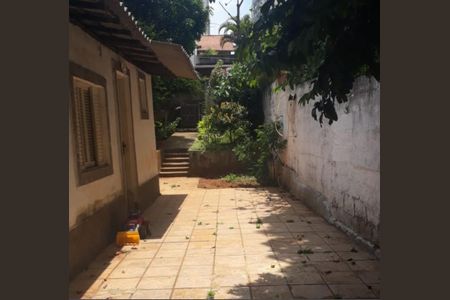 Casa à venda com 180m², 3 quartos e 2 vagas Casa à venda com 180m², 3 quartos e 2 vagasÁrea externa