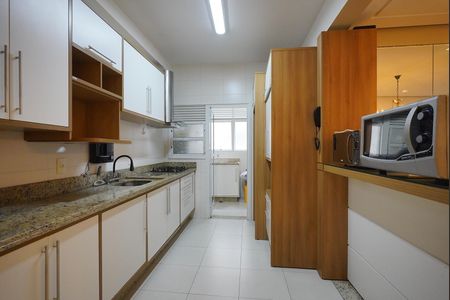 Cozinha  de apartamento para alugar com 3 quartos, 101m² em Coqueiros, Florianópolis
