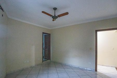 Casa para alugar com 240m², 4 quartos e 2 vagas Casa para alugar com 240m², 4 quartos e 2 vagasQuarto 3 - suíte