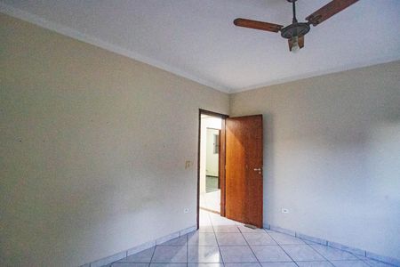 Casa para alugar com 240m², 4 quartos e 2 vagas Casa para alugar com 240m², 4 quartos e 2 vagasQuarto 3 - suíte
