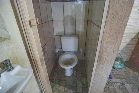 Banheiro da churrasqueira  de casa para alugar com 4 quartos, 240m² em Casa Grande, Diadema
