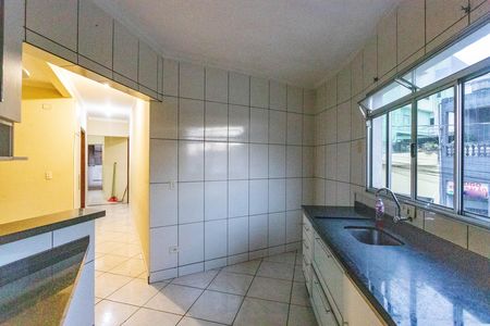Casa para alugar com 240m², 4 quartos e 2 vagas Casa para alugar com 240m², 4 quartos e 2 vagasCozinha