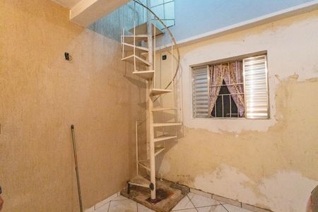 Escada entrada  de casa para alugar com 4 quartos, 240m² em Casa Grande, Diadema