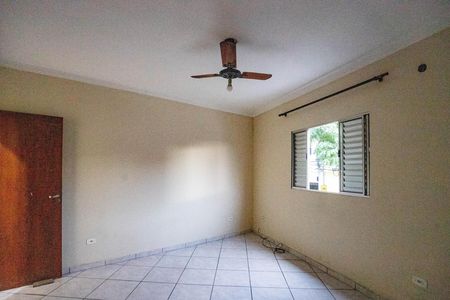 Casa para alugar com 240m², 4 quartos e 2 vagas Casa para alugar com 240m², 4 quartos e 2 vagasQuarto 3 - suíte