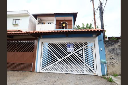 Fachada de casa à venda com 4 quartos, 156m² em Cipava, Osasco