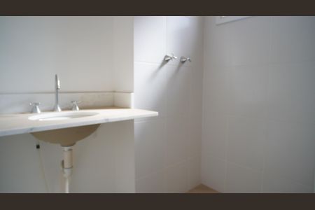 Banheiro  de apartamento à venda com 2 quartos, 56m² em Jardim Carvalho, Porto Alegre