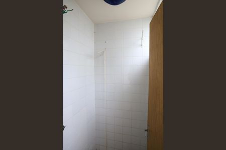 Banheiro de serviço de apartamento para alugar com 2 quartos, 54m² em Vila Bom Retiro, Belo Horizonte