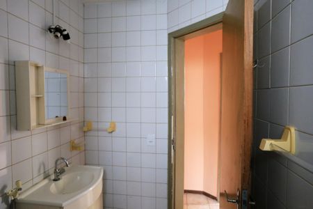 Banheiro social de apartamento para alugar com 2 quartos, 54m² em Vila Bom Retiro, Belo Horizonte
