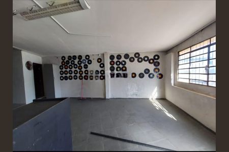 Casa à venda com 323m², 3 quartos e 2 vagas