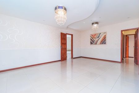 Casa para alugar com 210m², 4 quartos e 2 vagas Casa para alugar com 210m², 4 quartos e 2 vagasSala
