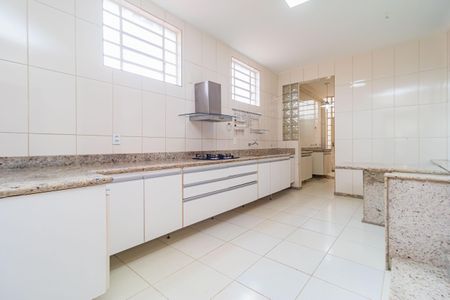 Casa para alugar com 210m², 4 quartos e 2 vagas Casa para alugar com 210m², 4 quartos e 2 vagasCozinha