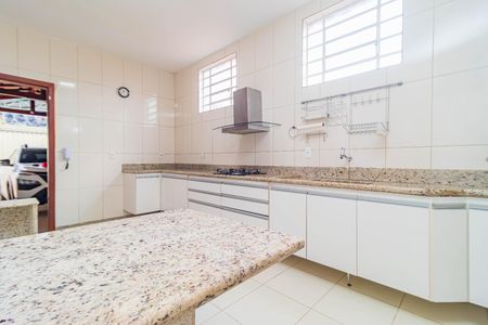 Casa para alugar com 210m², 4 quartos e 2 vagas Casa para alugar com 210m², 4 quartos e 2 vagasCozinha