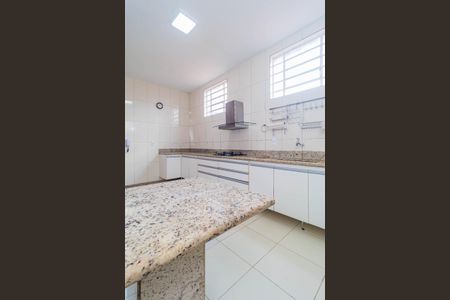 Casa para alugar com 210m², 4 quartos e 2 vagas Casa para alugar com 210m², 4 quartos e 2 vagasCozinha