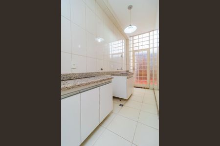 Casa para alugar com 210m², 4 quartos e 2 vagas Casa para alugar com 210m², 4 quartos e 2 vagasCozinha