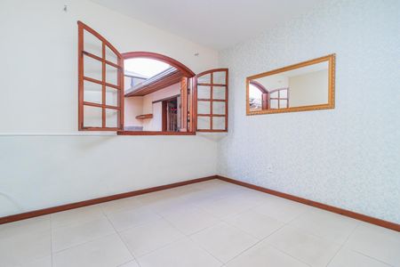 Casa para alugar com 210m², 4 quartos e 2 vagas Casa para alugar com 210m², 4 quartos e 2 vagasSala de jantar